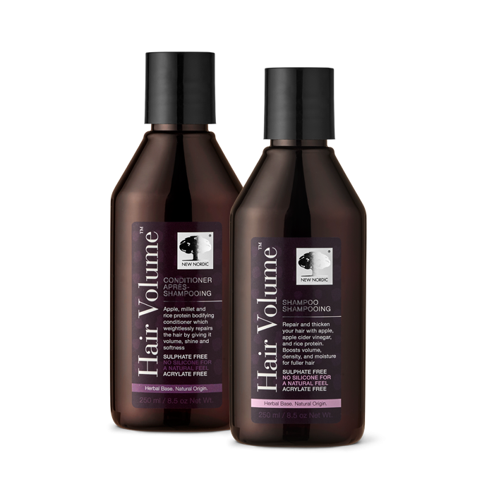 Bilde av to flasker med de urtebaserte Hair Volume Shampoo og Hair Volume Conditioner, som reparerer håret og gir det volum. NEW